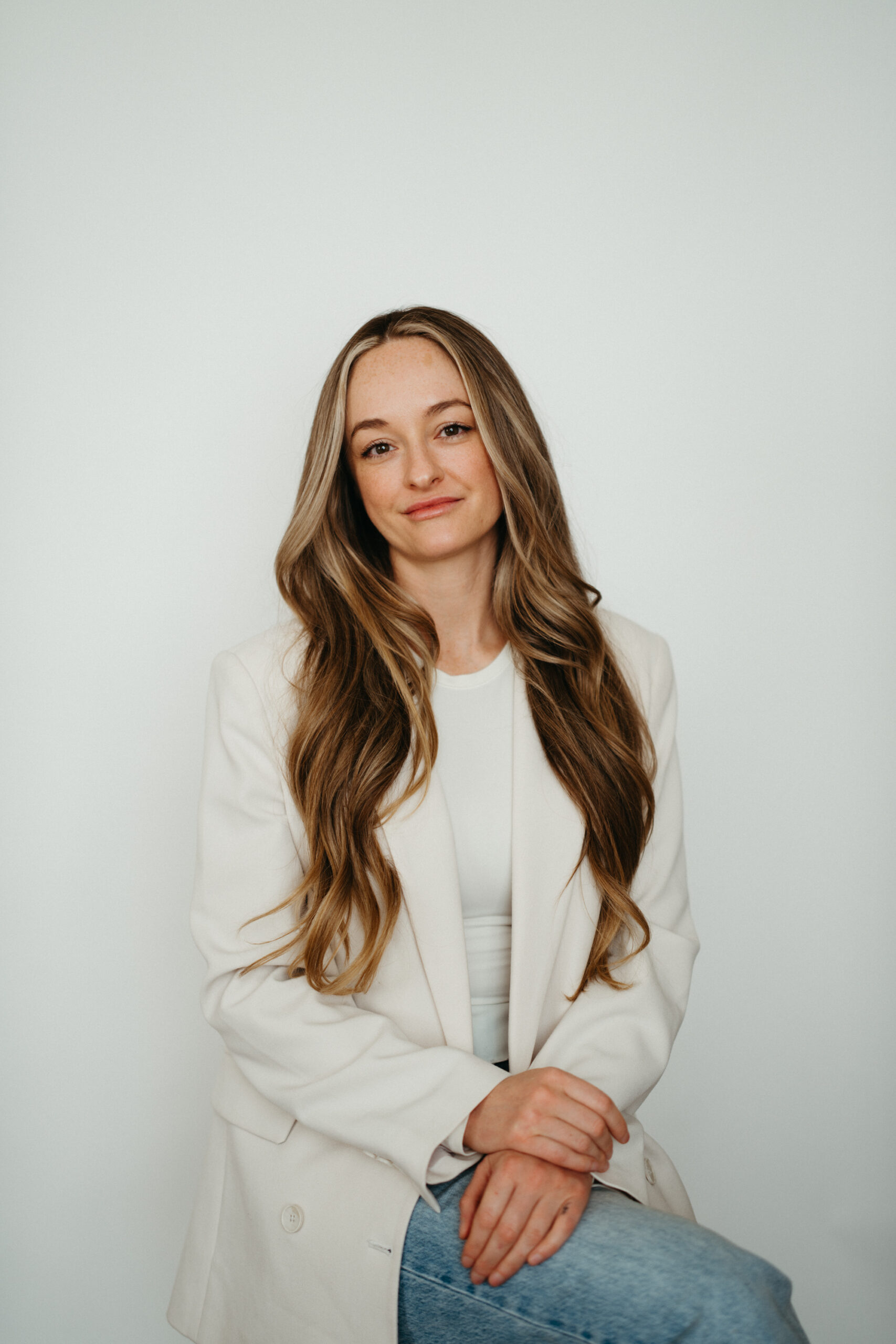 Professional headshot of Noelle Rivet, clinical hypnotherapist and RTT practitioner.